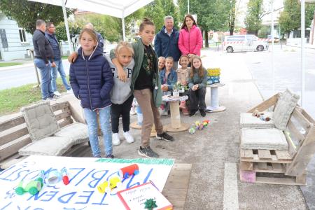 ETM NA PARKIRIŠČU V CENTRU CERKNICE 13 FOTO LJUBO VUKELIČ